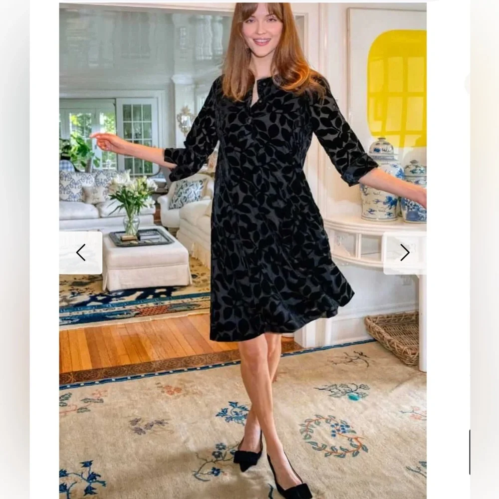 GRETCHEN SCOTT Ursula Swing Dress
- Luxe Leaf Velvet Black Size Medium - Picture 3 of 14